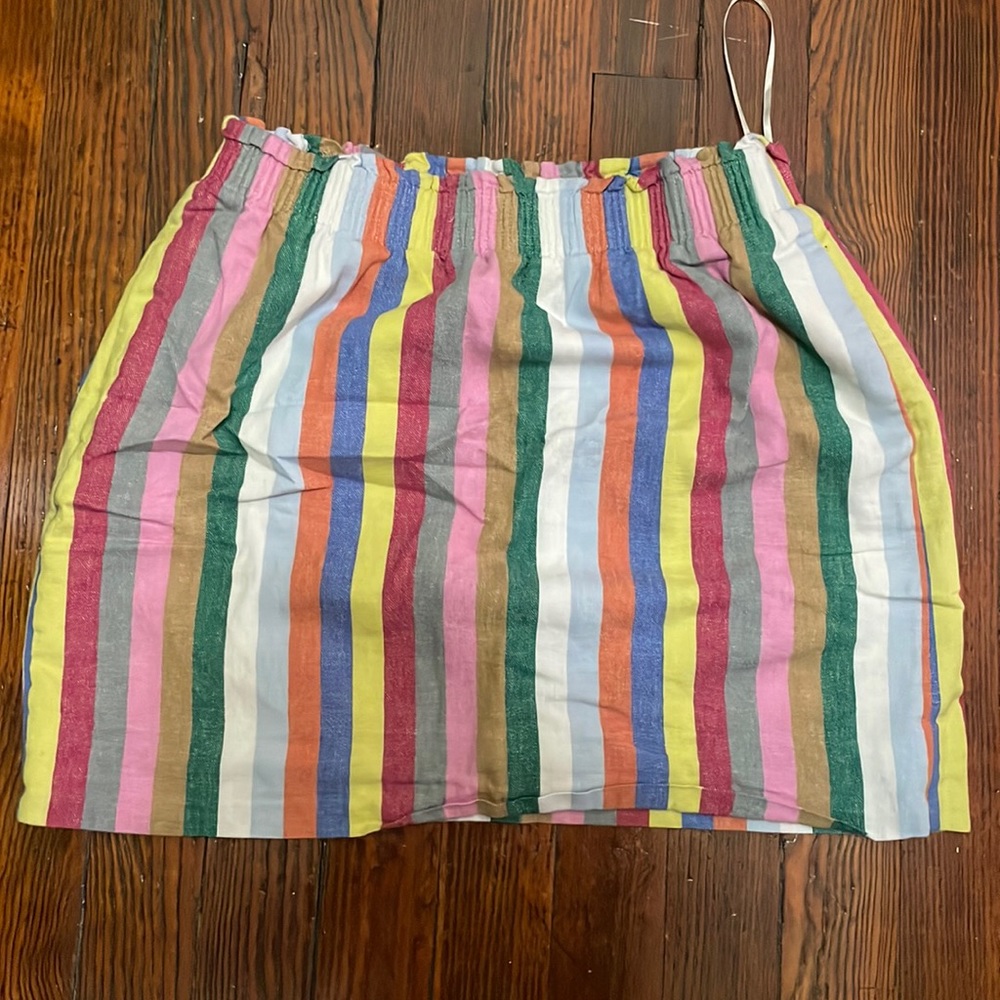 Fun colorful stripped skirt, with pockets!